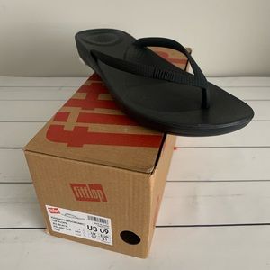 Women’s black fit flop sandals